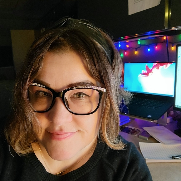 Meet your Posher, Janelle - Picture 3 of 4